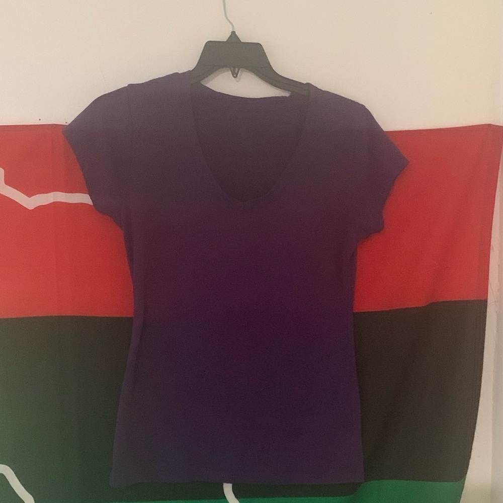 V-neck t-shirt